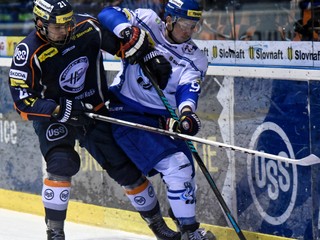 V slovenskej najvyššej súťaži si D. Gáborčík (vpravo) zahral v drese Popradu.