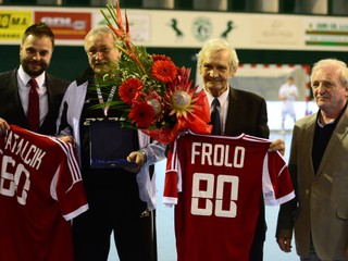 Hádzanárska legenda Anton Frolo (druhý sprava).