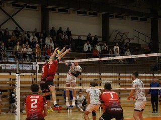 Prešovskí volejbalisti zdolali Nitru 3:0.