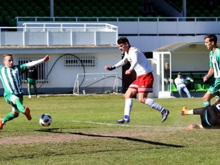 Na jeseň strieľal Radovanovič (v bielom) góly za Humenné. Teraz sa od neho budú čakať v Košiciach.