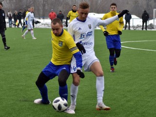 Filip Serečin (vľavo) by mal po konci v FC Košice zakotviť v Humennom.