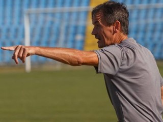 Trénerovi Spišiakov Ľubošovi Ontkovi robia vrásky na čele zranenia aj úzky káder.
