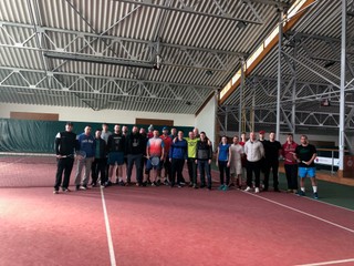 Účastníci tenisového turnaja v Malej Ide.