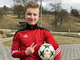 Súčasná podoba futbalistu Martina Murcka. Autonehoda mu zanechala estetickú ujmu na pravej strane hlavy.