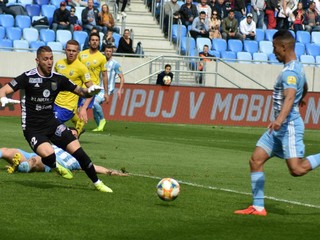 Michalovce statočne vzdorovali lídrovi, Slovan trápili viac než hodinu