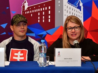 Šéfka organizačného výboru košickej časti MS Aneta Büdi s reprezentantom Ladislavom Nagyom.