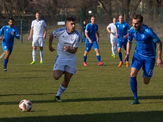 Róbertovi Cicmanovi (vpravo) pribudol do stopérskej dvojice nový parťák.