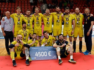 Košickí volejbalisti vybojovali v sezóne 2018/19 historické strieborné medaily.