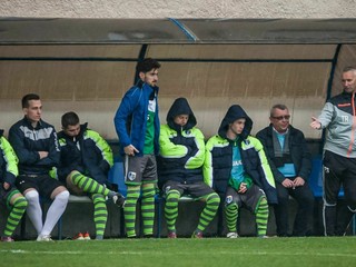 Šarišanom sa v jari vôbec nedarí, ich tréner Ondrej Desiatnik (vpravo) verí, že sa to čoskoro zlomí.