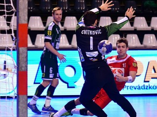 Mladík Josef Hozman (vpravo) strieľa gól do siete Prešova, od budúcej sezóny bude hájiť farby Tatrana.