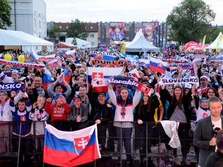 Fanzóna v Kulturaprku bola na večerný zápas plná.