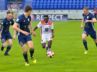 Sprava: Peter Maslo z FK Poprad a Abdul Musa Zubairu z AS Trenčín