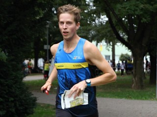 Tomáš Mušinský v plnom nasadení na trati.