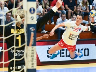 Momentka z posledného zápasu Fiľkovej-Trehubovej. Odohrala ho v drese Slovenska proti Švédsku.