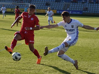 Martin Regáli (vpravo) si po ôsmich rokoch vyzliekol michalovský dres.