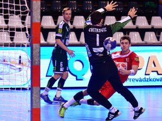 Čech Josef Hozman (vpravo) už nebude dávať góly Prešovu. Stal sa jeho hráčom.