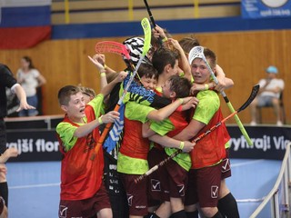 Projekt floorball SK LIGY naberá na popularite.