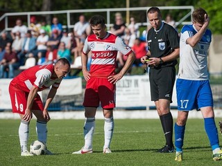 Najvyššia regionálna súťaž vo futbale sa zaobišla bez výrazných prekvapení. Účinkovať v nej naďalej budú Giraltovce i Bardejovská Nová Ves.