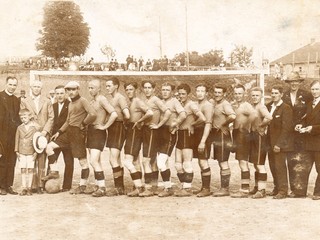 Začiatky futbalu v Moldave nad Bodvou.