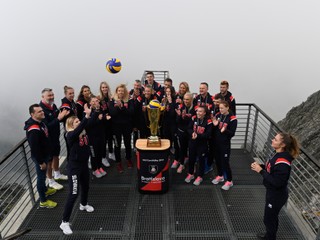 Volejbalistky vyniesli pohár pre víťaza až na Lomničák