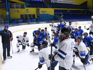 Popradskí hokejisti odštartovali prípravu na ľade v Spišskej Novej Vsi.