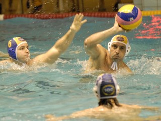 Róbert Kaid (s loptou) oslávil jubileum.