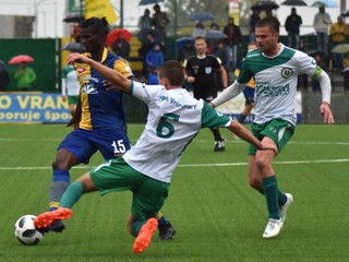 Vranovčanov za víťazstvom nasmeroval kapitán Marek Babjak (vpravo). Presadil sa až dvakrát.