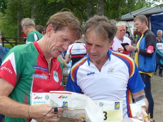 Jozef Pollák (vpravo) v rozhovore s majstrom sveta Švédom Mortenssonom.