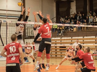 Prešovskí volejbalisti prvýkrát v sezóne uspeli, doma nedali šancu Zvolenčanom.