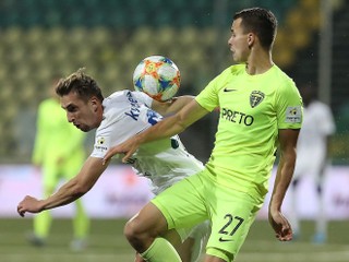 Milanovi Kvocerovi (vľavo) spoluhráči gól do žilinskej siete hneď vyúčtovali.