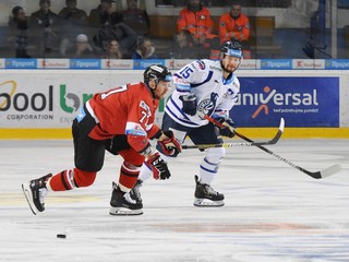 Matúš Paločko (vpravo) sa do zápasového diania chce vrátiť už v decembri.