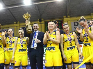 Tréner P. Jankovič (v strede) zažil v Good Angels najúspešnejšie časy.