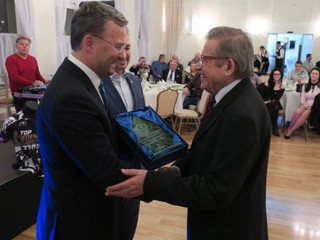 Predseda VsFZ Richard Havrilla (vľavo) zbilancoval končiaci sa kalendárny rok. 