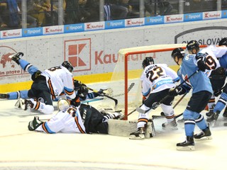 Športové osobnosti by privítali hokejové finále Slovan - Košice.