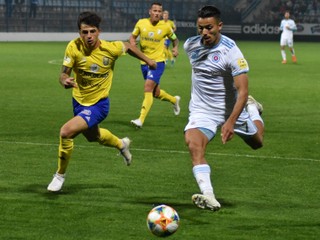 Llazaros Rota (vľavo) urobil ďalší veľký krok vo svojej kariére. Prestúpil do holandskej Fortuny Sittard.