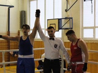 Košičan Pavel Jaroň (vľavo) po víťaznom súboji s boxerom z Lučenca.
