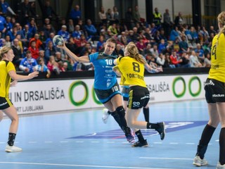 Marianna Rebičová (s loptou) si v drese Krimu Ľubľana zahrala aj skupinovú fázu Ligy majstrov.