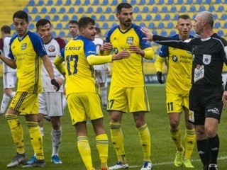 Futbalisti FC Košice čakajú na rozhodnutie, či sa bude v druholigovej sezóne pokračovať.