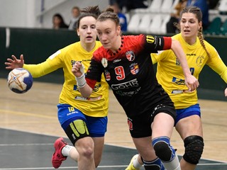 Martina Popovcová (s číslom 9) prvýkrát vyzlečie prešovský dres, hrať už bude za Michalovce.