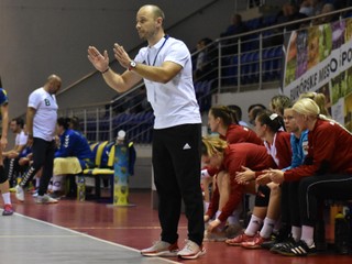 František Urban zostáva na lavičke Slavie Praha, s klubom predĺžil zmluvu.