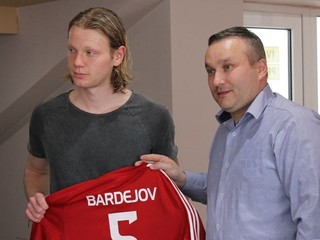 Dominik Lukáč (vľavo) futbalovo vyrastal v Bardejove, teraz hráva v Nemecku.