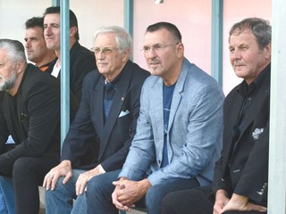 Ján Michalko (v strede) patril dlhé roky medzi elitu slovenského i československého futbalu.