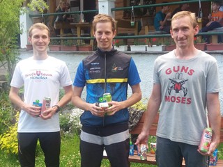 Ocenení muži v 1. kole pretekov, zľava Pompura (2. miesto), Mušinský (1.) a Tysz (3.).