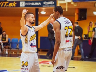 S. Baldovský (vľavo) bude aj v nasledujúcej sezóne obliekať dres Iskry Svit.