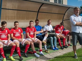 Svidník si napriek problémom prihlášku podal, tréner Petruš (vpravo) myslí optimisticky.