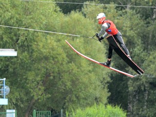 Alexander Vaško ml. sa na domácich pretekoch predstaví aj s novými skokanskými lyžami.
