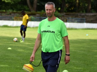 Ondrej Desiatnik v pondelok popoludní viedol prvý tréning trebišovského Slavoja.