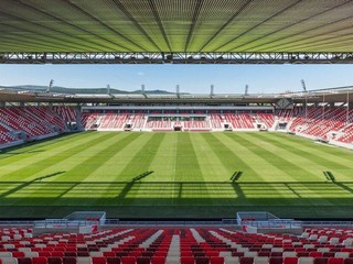 Futbalový štadión v Miškovci. Košičania si na ňom v sobotu zmerajú sily s domácim prvoligovým DVTK.