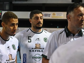 Po zápasovej premiére zľava Linhares, Jaballah a tréner Goluža.