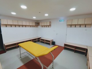 Šatne sú futbalistom k dispozícii.